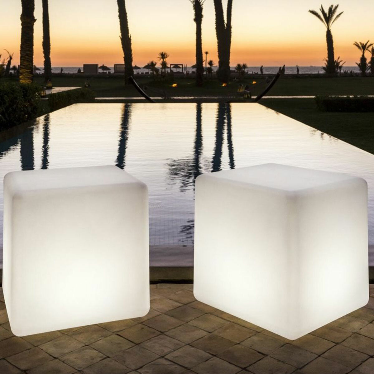 Arkema Iris SL garden light cube in LLDPE resin with photovoltaic panel