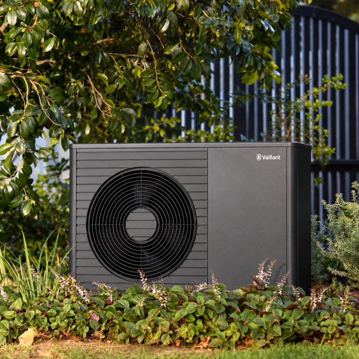Vaillant aroTHERM plus VWL 85/8.1 8 kW 230 V einphasige Monoblock-Hochtemperatur-Luft-Wasser-Wärmepumpe R290 A++