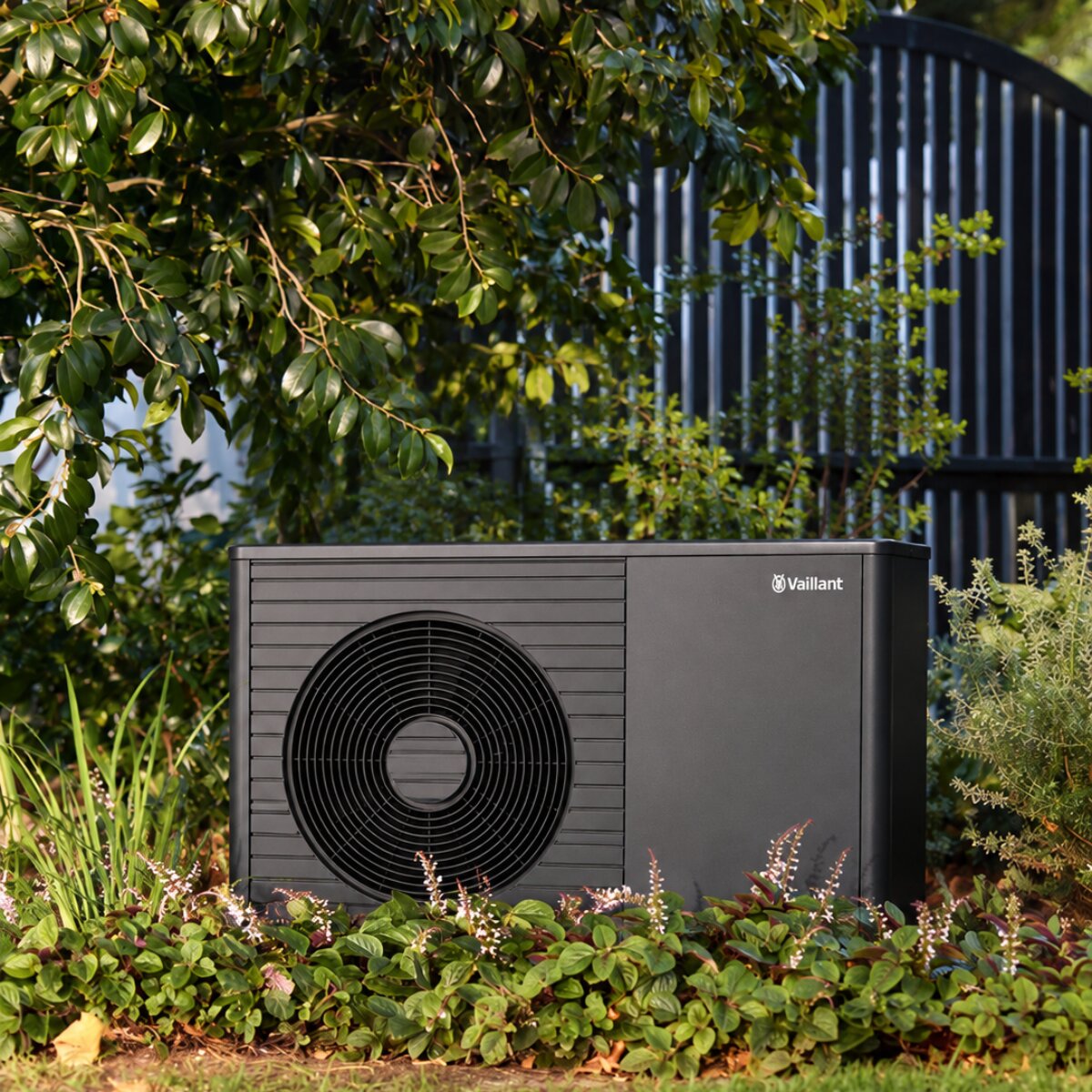 Vaillant aroTHERM plus VWL 45/8.1 4 kW 230 V single-phase monobloc R290 A++ high-temperature air-to-water heat pump