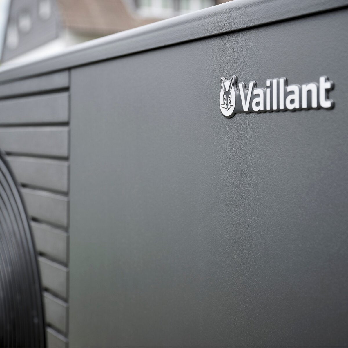Vaillant aroTHERM plus VWL 45/8.1 4 kW 230 V single-phase monobloc R290 A++ high-temperature air-to-water heat pump