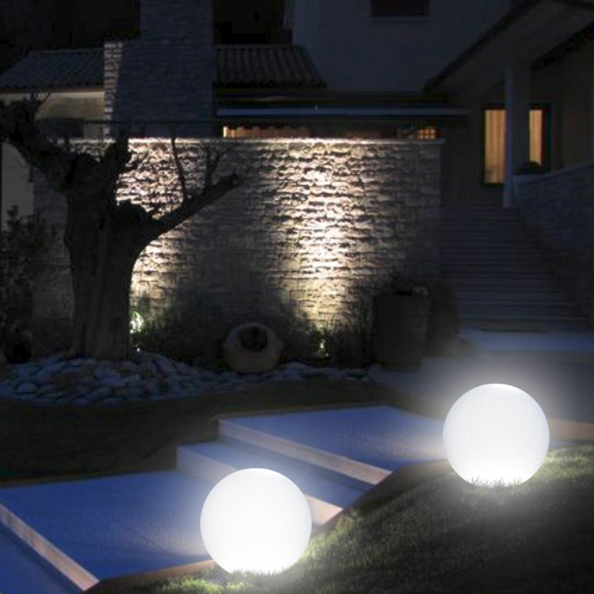 Sphère lumineuse de jardin Arkema SF300 en résine LLDPE avec panneau photovoltaïque de 30 cm