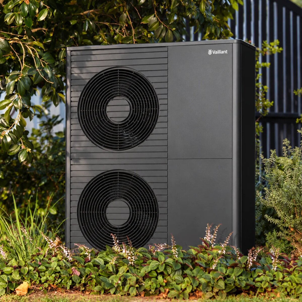 Vaillant aroTHERM plus VWL 125/8.1 12 kW 230 V single-phase monoblock R290 A+++ high-temperature air-to-water heat pump